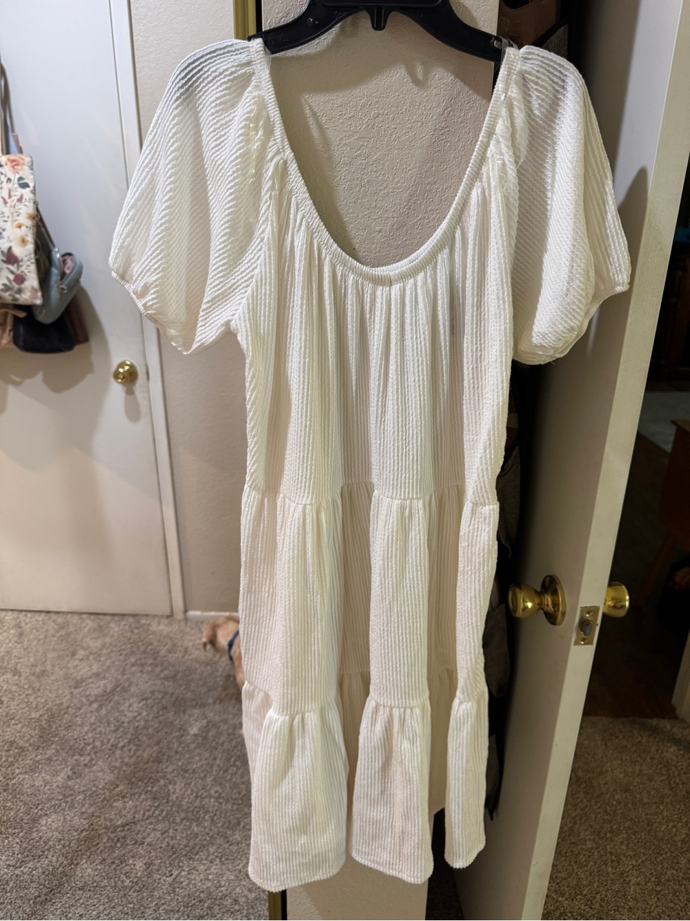 Women’s M White Textured Tiered Short Sleeve Dress